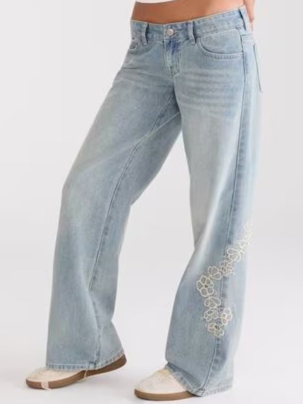 Aeropostale Size 4R Super Low-Rise Baggy Wide Leg Embroidered Floral Jean